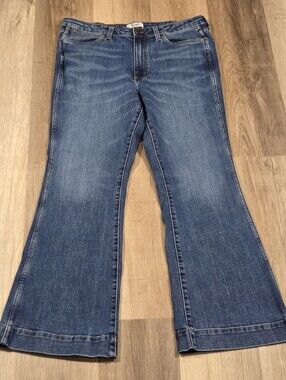 Wrangler Retro Medium wash Denim Jeans Trouser Women’s Size 33x32